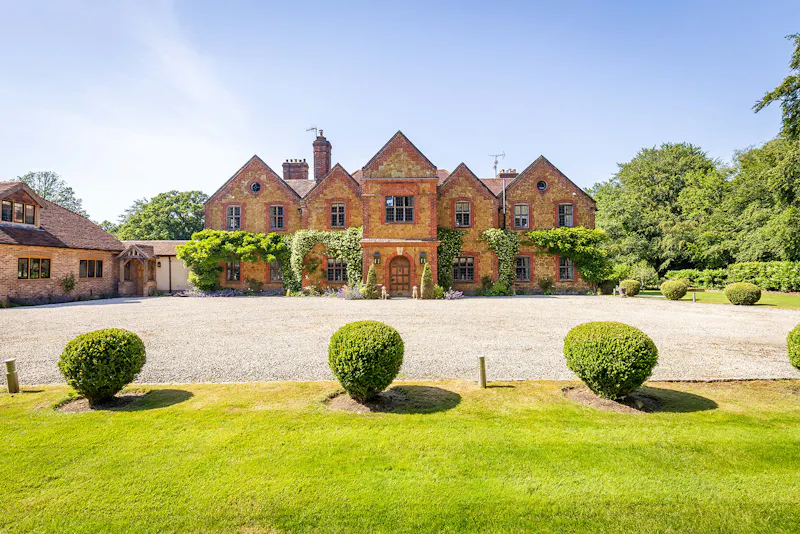 Striking Surrey Hills House, M305 (photo 63)