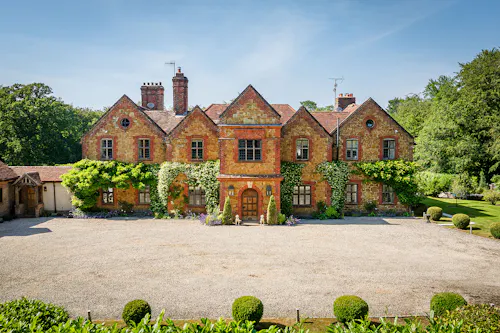 Striking Surrey Hills House, M305