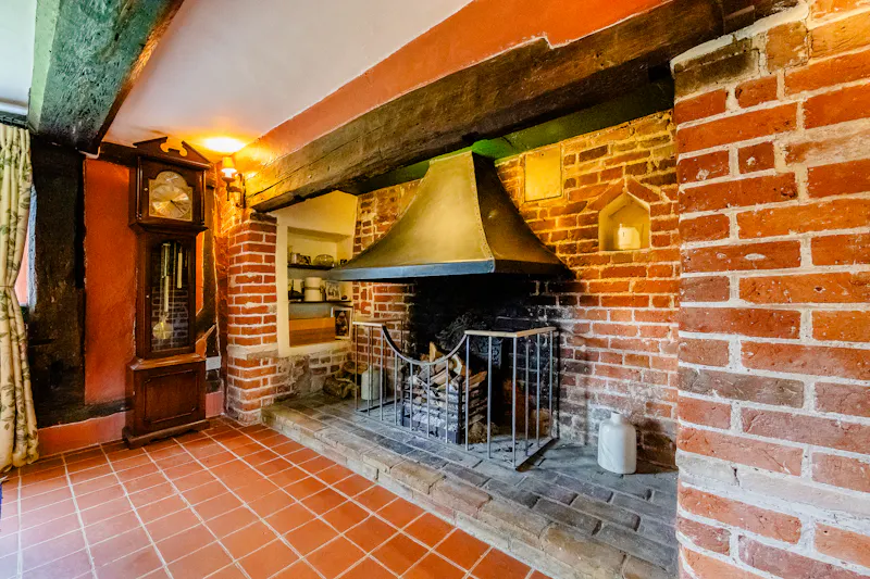 Saffron Walden Period Farmhouse, L780 (photo 4)