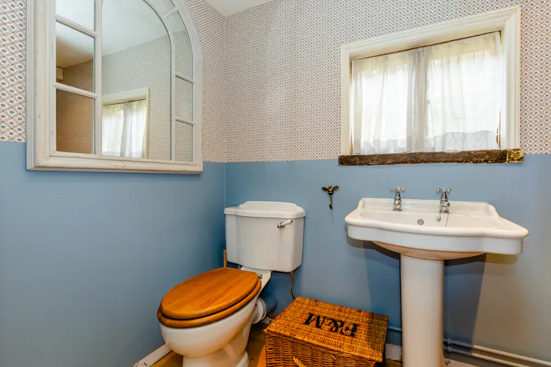 Bathroom at Saffron Walden Period Farmhouse, L780 (photo 18)