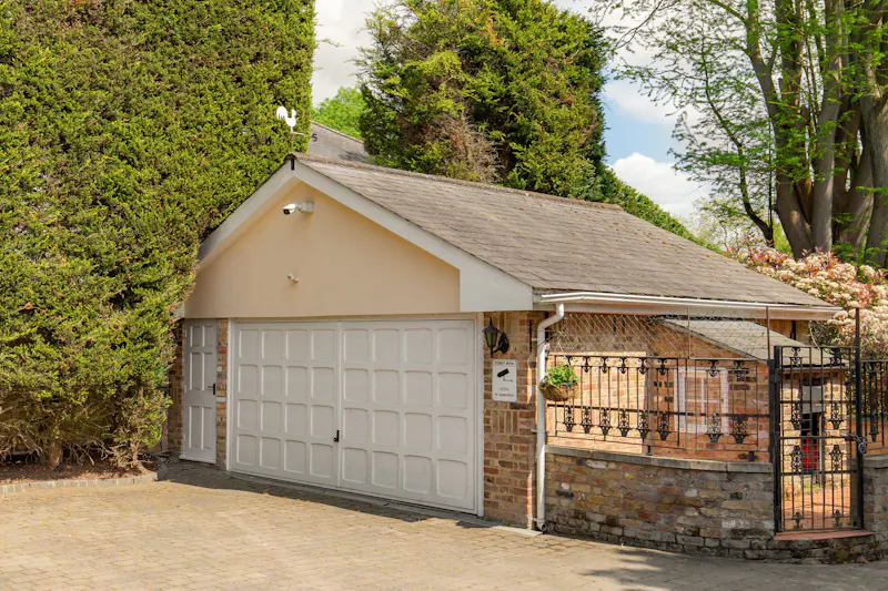 Garage at Impressive Mill Hill Estate, D1251 (photo 18)