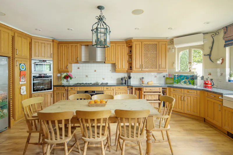 Kitchen at Impressive Mill Hill Estate, D1251 (photo 7)