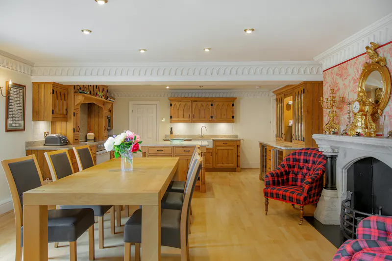 Kitchen at Impressive Mill Hill Estate, D1251 (photo 8)