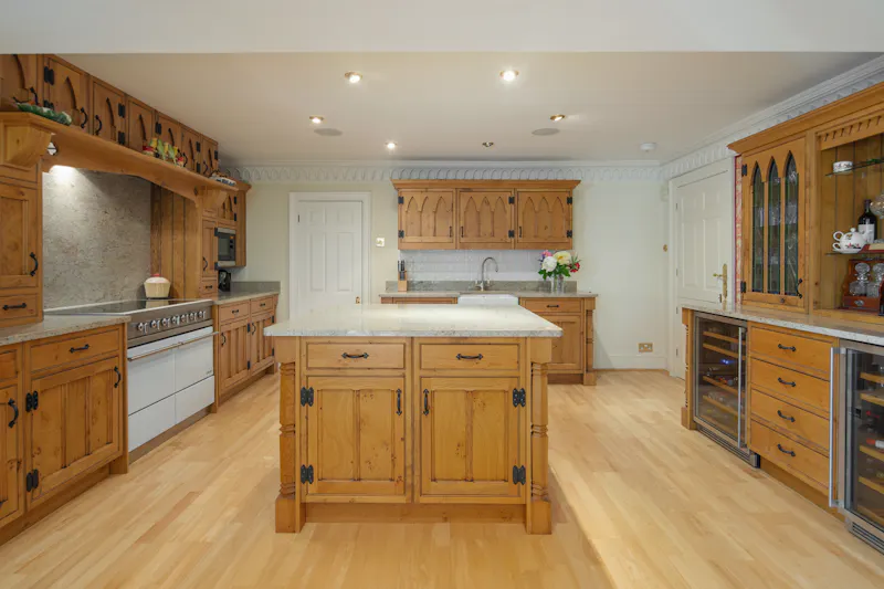 Kitchen at Impressive Mill Hill Estate, D1251 (photo 6)