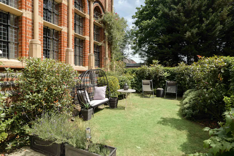 Edgware Victorian Gothic House, B2146 (photo 58)