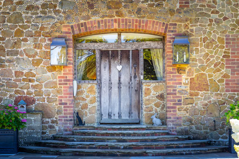 Striking Surrey Hills House, M305 (photo 43)
