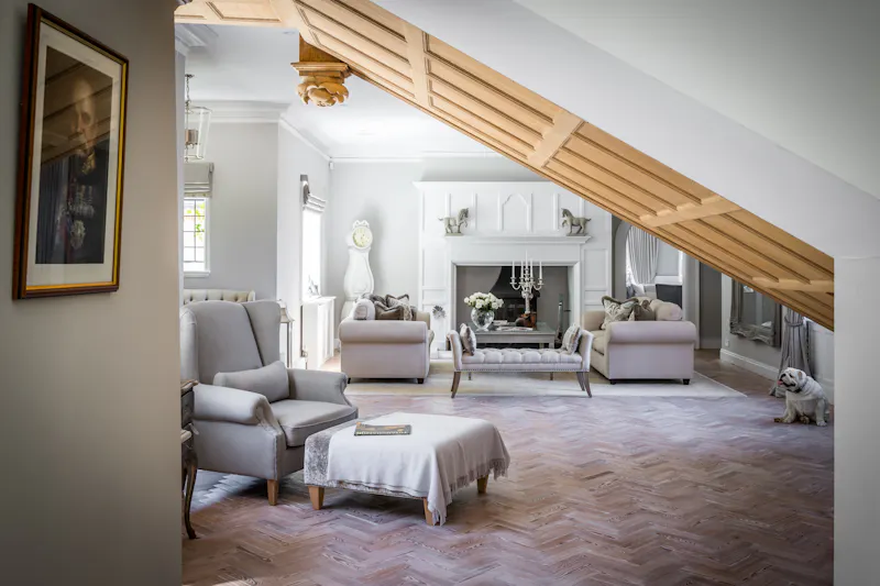 Striking Surrey Hills House, M305 (photo 4)