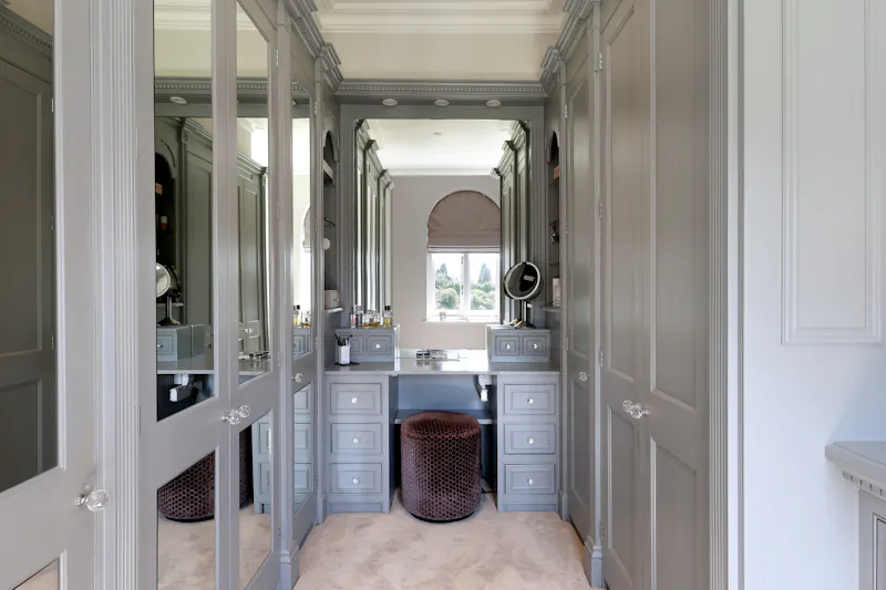 Dressing room at Rickmansworth Edwardian Villa, E542 (photo 23)
