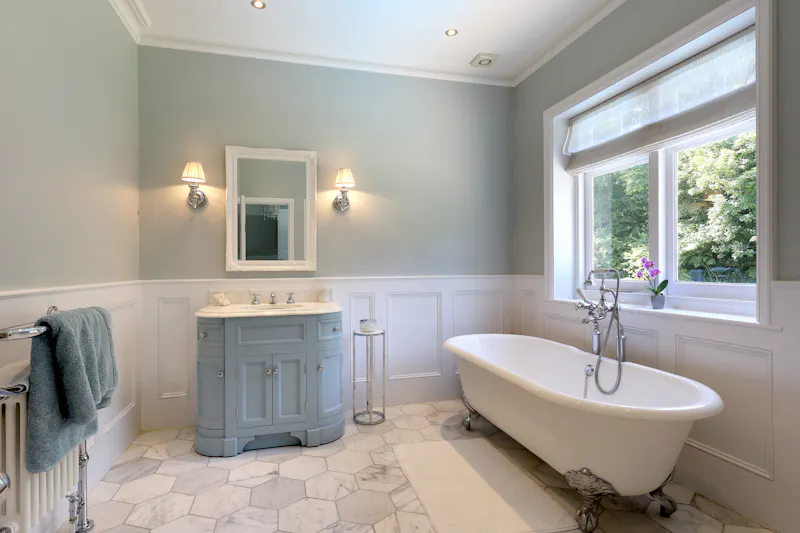 Bath - rolltop at Rickmansworth Edwardian Villa, E542 (photo 25)