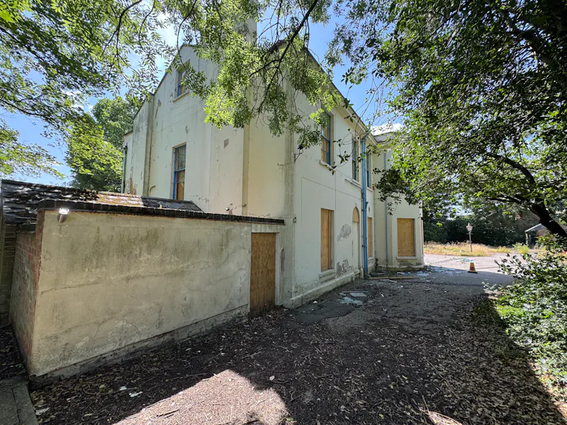 Derelict House & Cottage, B2147 (photo 82)