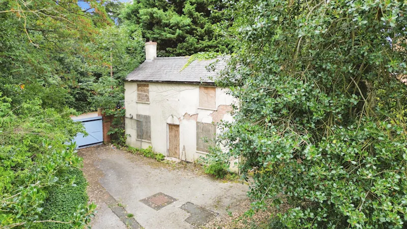 Derelict House & Cottage, B2147 (photo 97)