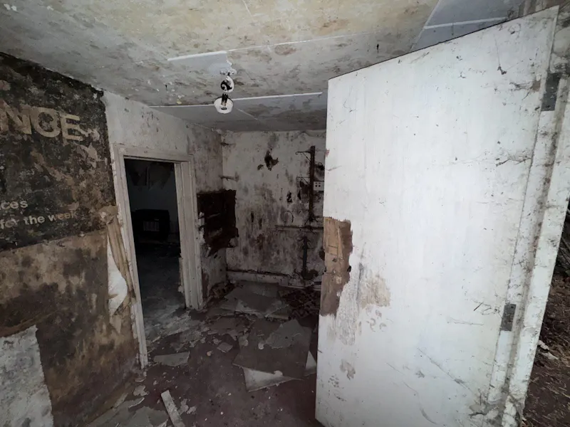 Derelict House & Cottage, B2147 (photo 104)