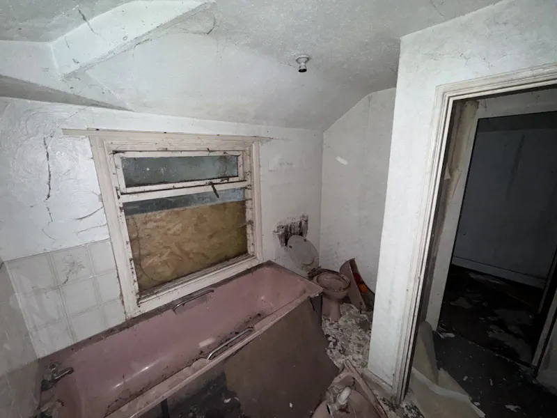 Derelict House & Cottage, B2147 (photo 116)
