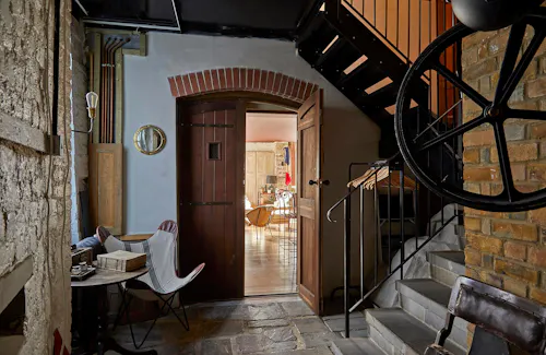 Rustic Shoreditch Speakeasy, R888