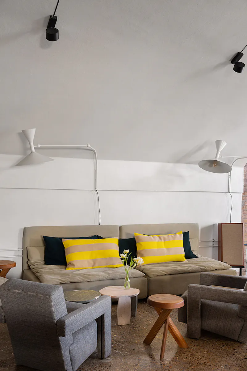 Living Room at East London Railway Arches, N575 (photo 9)