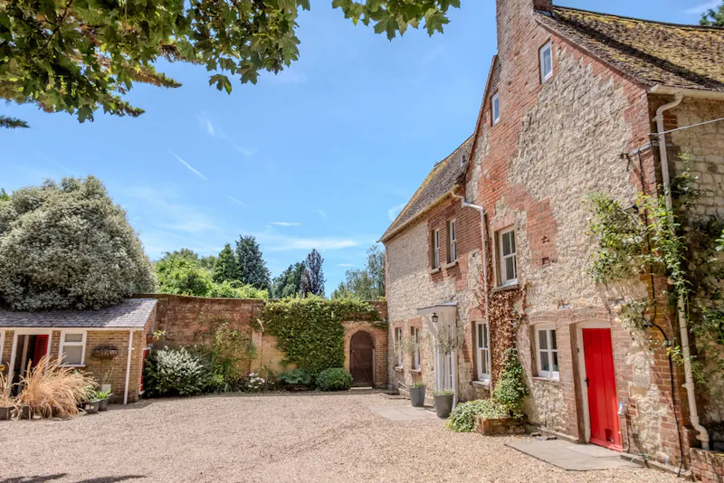 Magical South Downs farmhouse, E554 (photo 156)