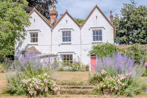 Magical South Downs farmhouse, E554