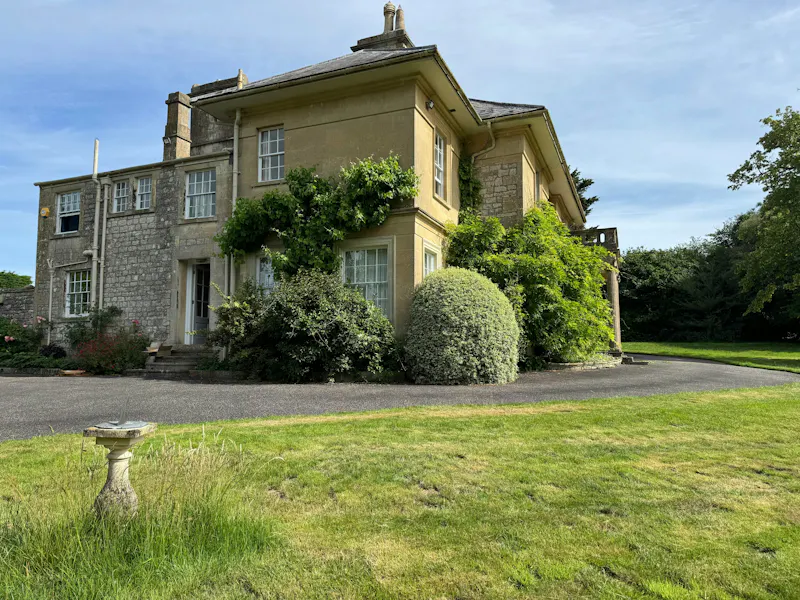 Driveway at Vacant Georgian Country House, A1707 (photo 27)