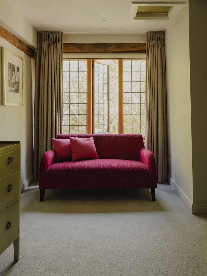 Bold Nuffield Barn Conversion, L679 (photo 27)