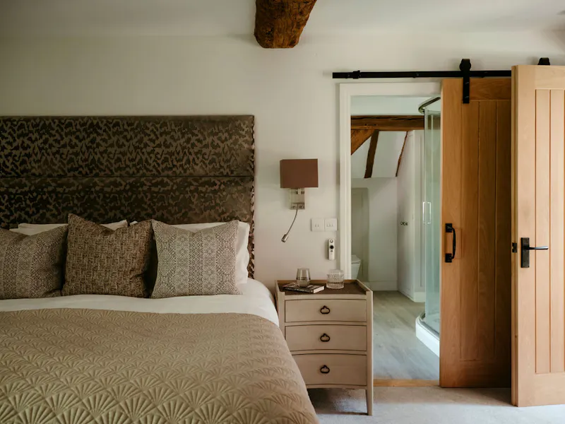 Bold Nuffield Barn Conversion, L679 (photo 29)