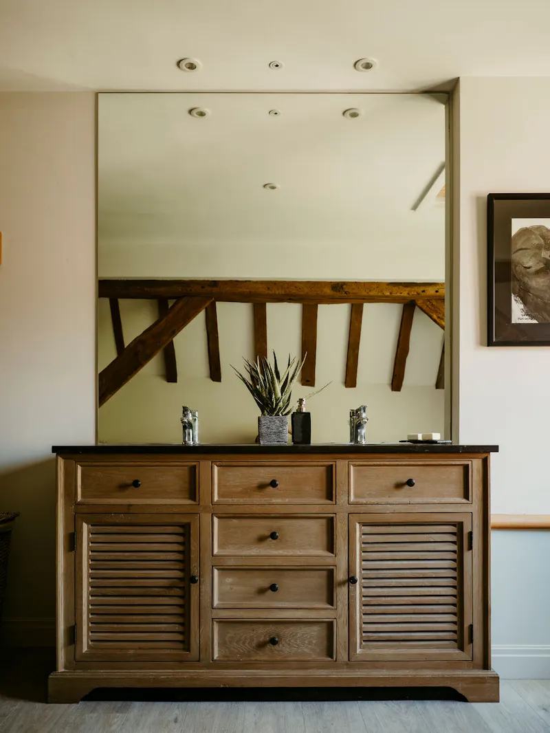 Bold Nuffield Barn Conversion, L679 (photo 32)