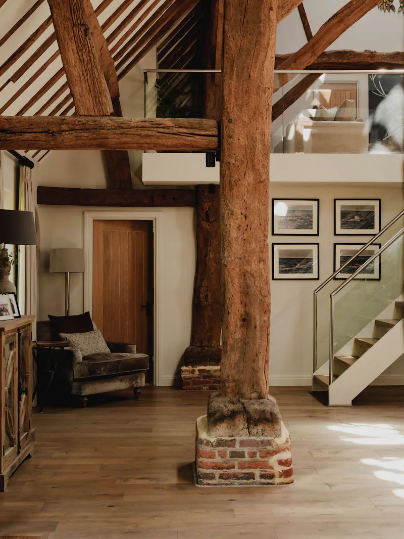 Bold Nuffield Barn Conversion, L679 (photo 16)