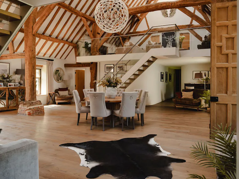 Bold Nuffield Barn Conversion, L679 (photo 4)