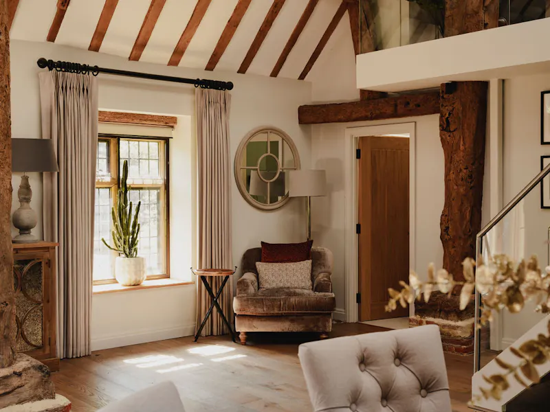 Bold Nuffield Barn Conversion, L679 (photo 15)