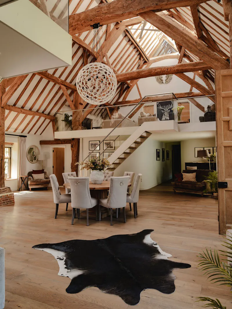 Bold Nuffield Barn Conversion, L679 (photo 5)