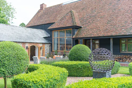 Bold Nuffield Barn Conversion, L679