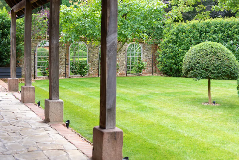 Bold Nuffield Barn Conversion, L679 (photo 43)