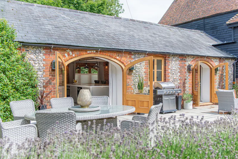 Bold Nuffield Barn Conversion, L679 (photo 36)