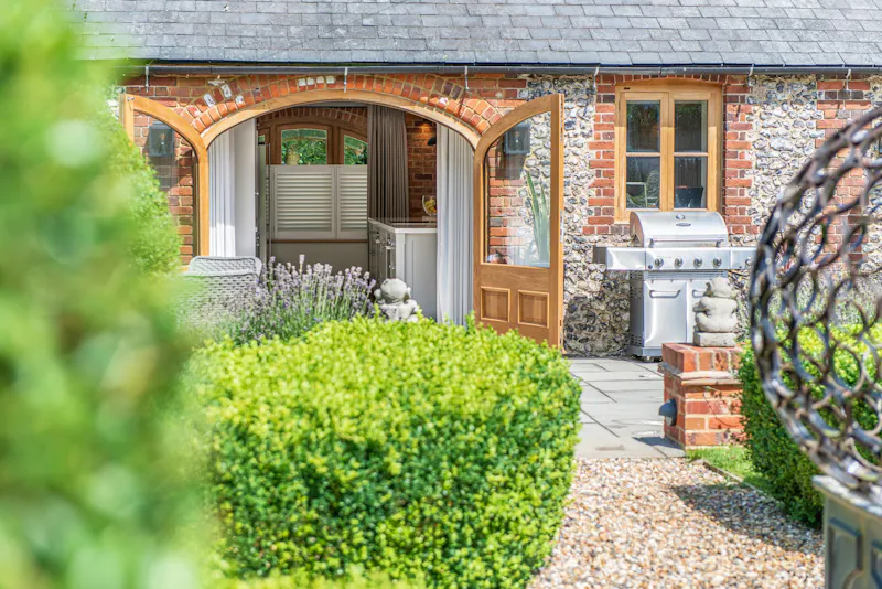 Bold Nuffield Barn Conversion, L679 (photo 37)