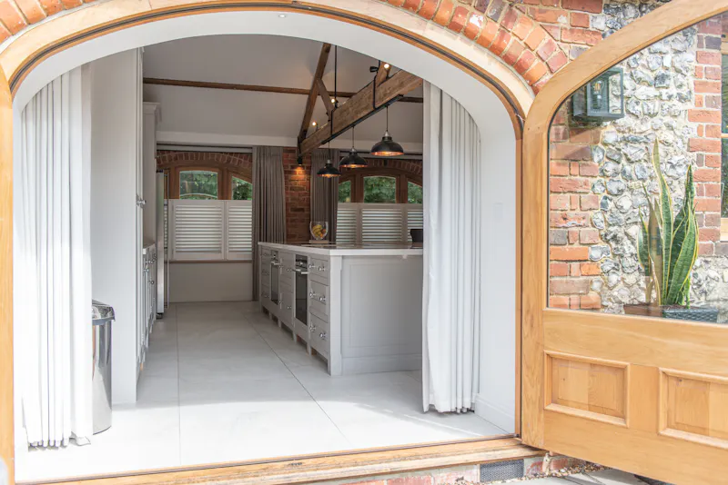 Bold Nuffield Barn Conversion, L679 (photo 34)