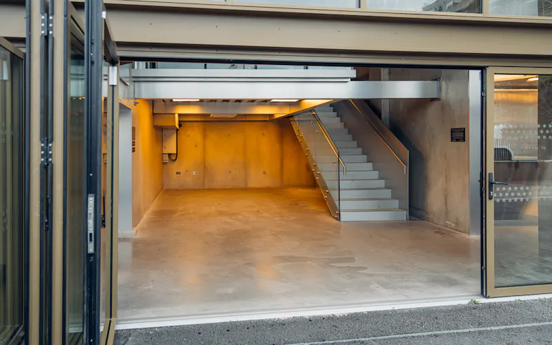 Stylish Brentford Carpark Space, N577 (photo 37)