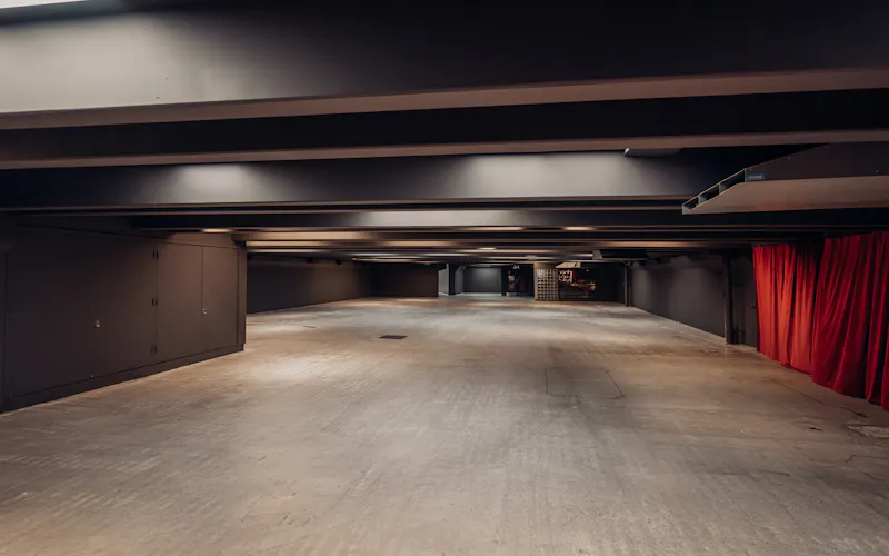 Stylish Brentford Carpark Space, N577 (photo 52)