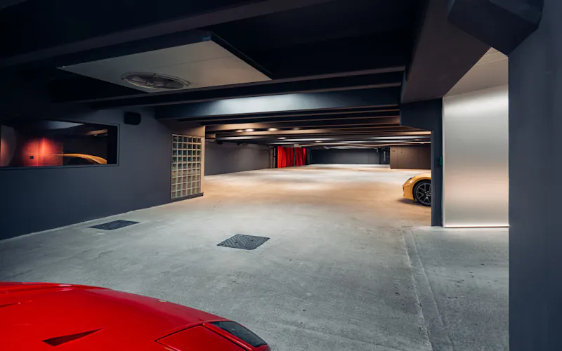 Stylish Brentford Carpark Space, N577 (photo 58)