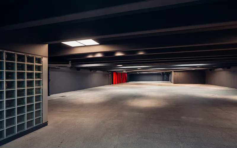 Stylish Brentford Carpark Space, N577 (photo 57)