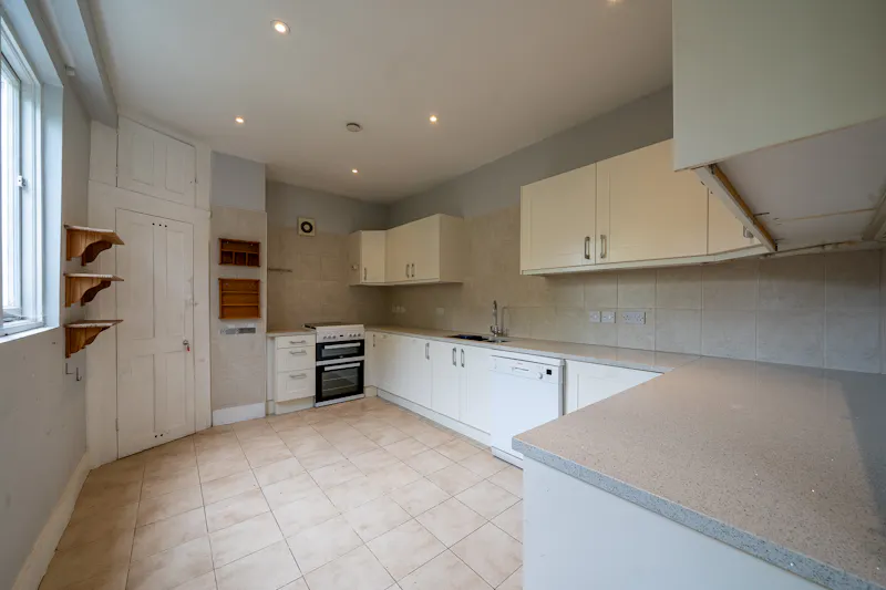 Kitchen at Vacant End Terrace Hackney, B2149 (photo 4)