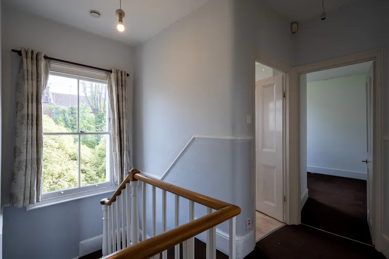 Landing at Vacant End Terrace Hackney, B2149 (photo 7)