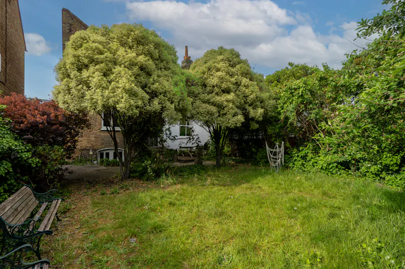 Garden at Vacant End Terrace Hackney, B2149 (photo 19)