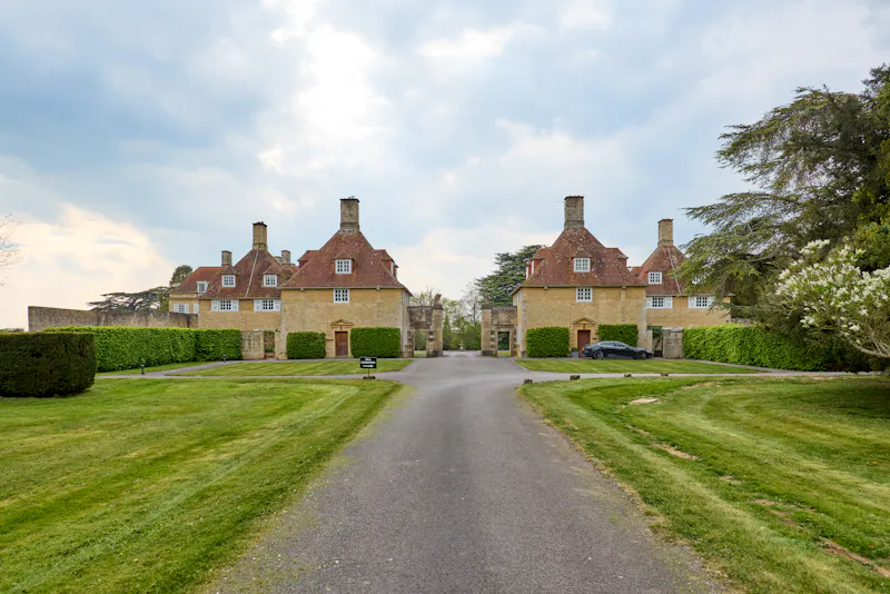 Driveway at Vacant Georgian Estate, A1709 (photo 84)