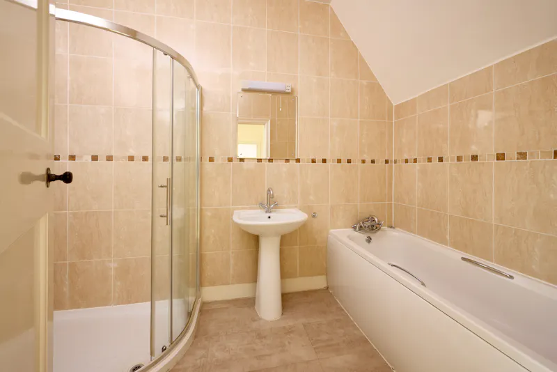 Bath at Vacant Georgian Estate, A1709 (photo 34)