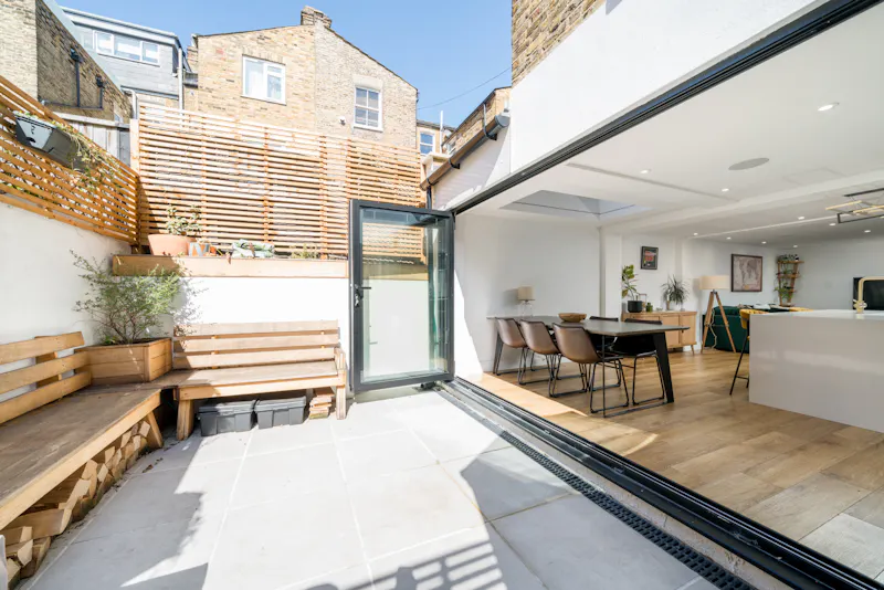 Sleek Clapham Junction Flat , F1284 (photo 1)