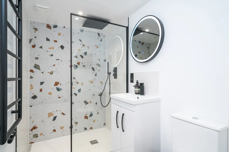 Bathroom at Sleek Clapham Junction Flat , F1284 (photo 16)