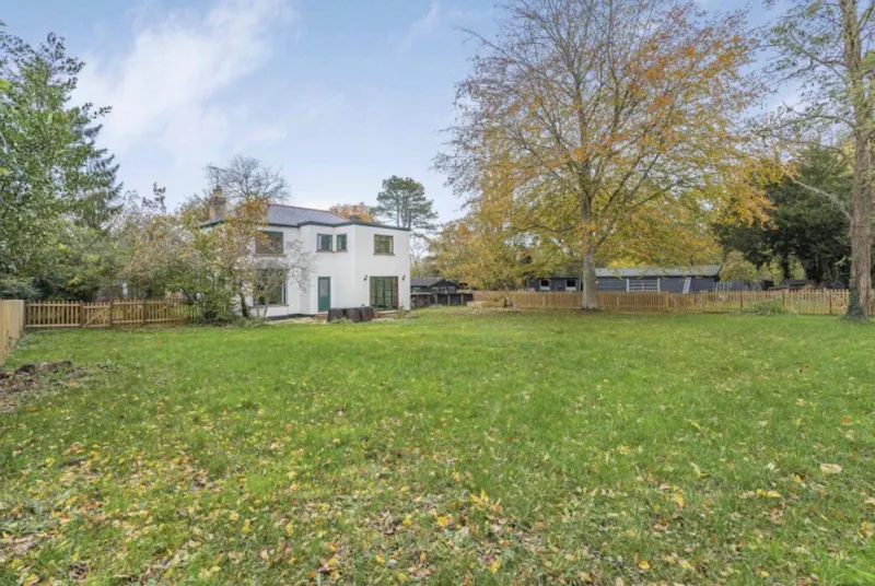 Garden at Detached Victorian House Surrey, B2154 (photo 17)