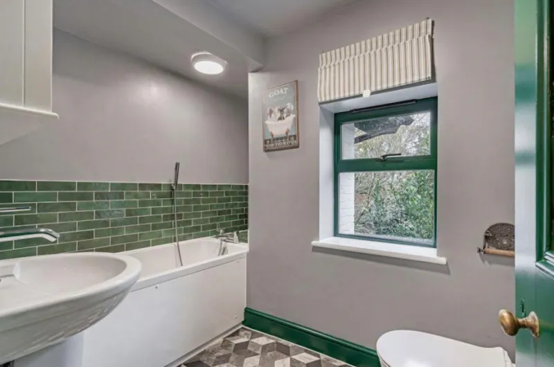 Bathroom at Detached Victorian House Surrey, B2154 (photo 10)