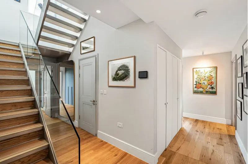 Staircase at Elegant Nottinghill Penthouse , F1281 (photo 13)