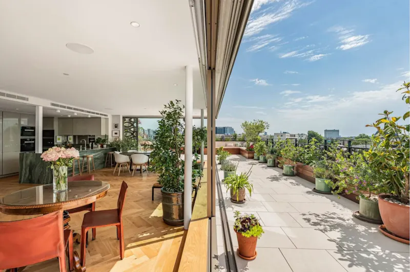 Views - city at Elegant Nottinghill Penthouse , F1281 (photo 4)