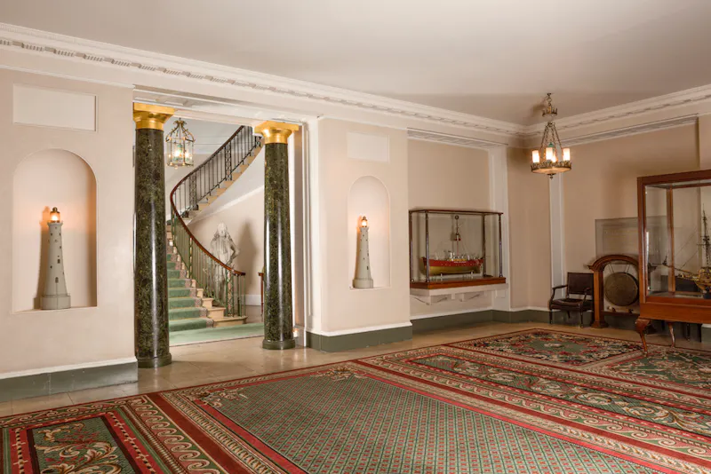 Entrance hall at Historical Tower Hill Hall, A1711 (photo 3)